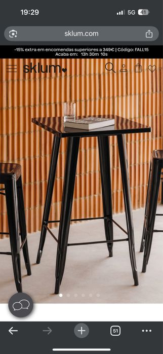 Mesa e bancos altos SKLUM