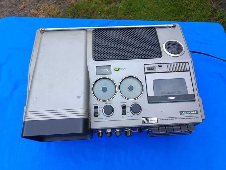 Kombajn telewizor , radio magnetofon Universum