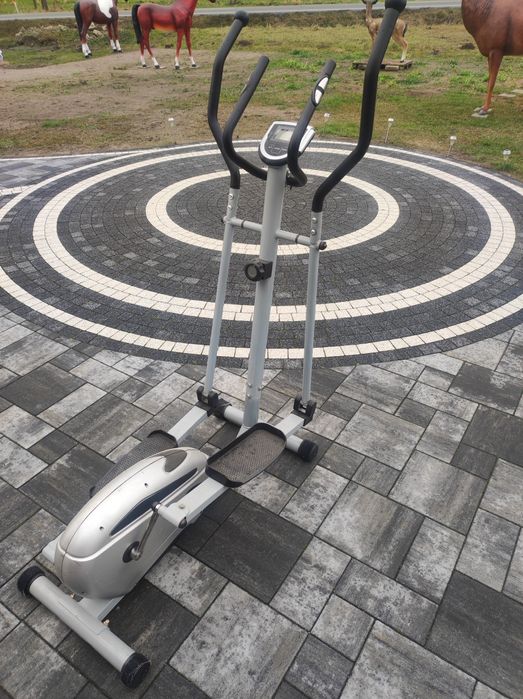 Rowerek treningowy do ćwiczeń w domu