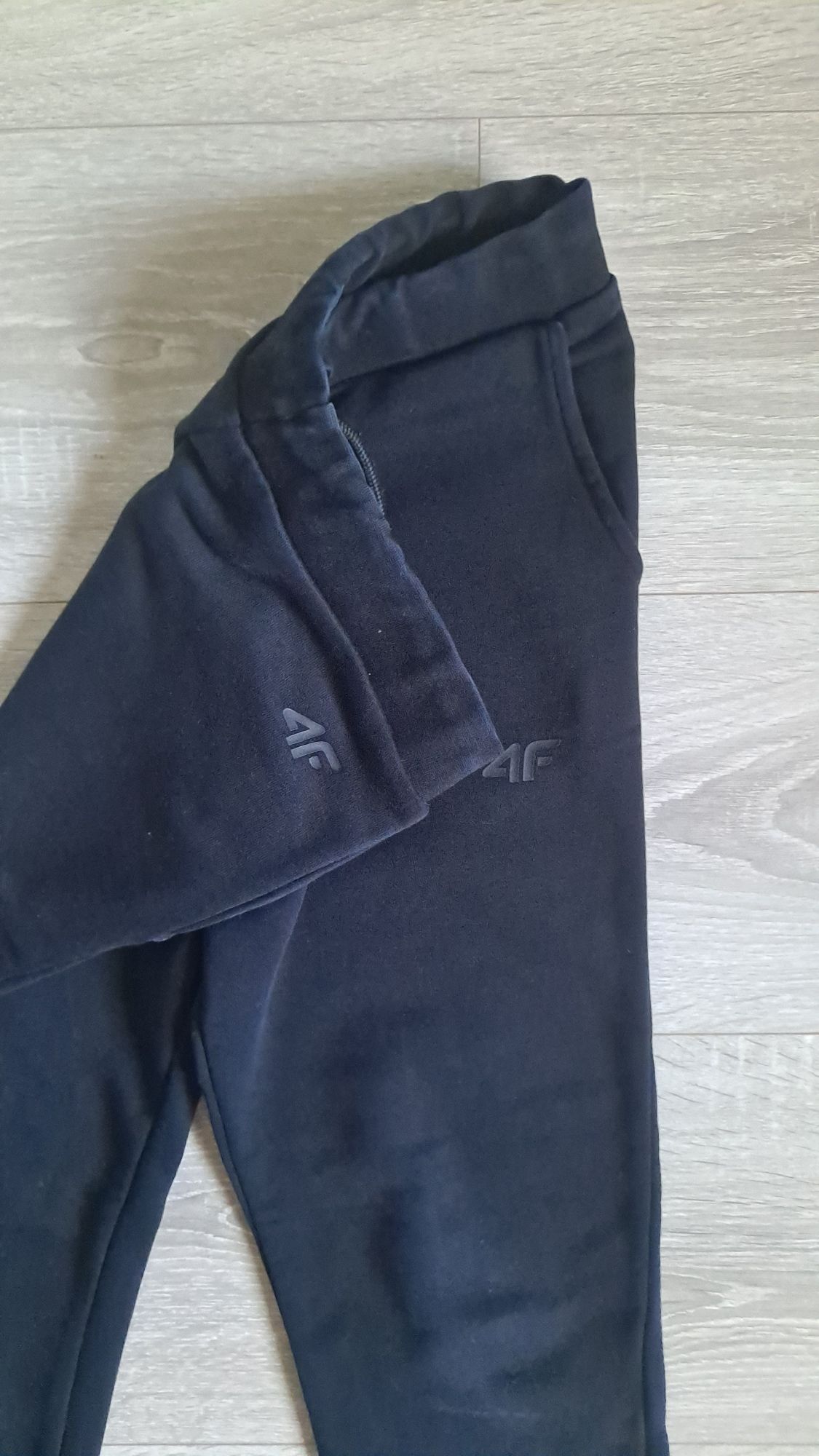 Dres chłopcy Coccodrillo + spodnie 4F i koszulka r. 140