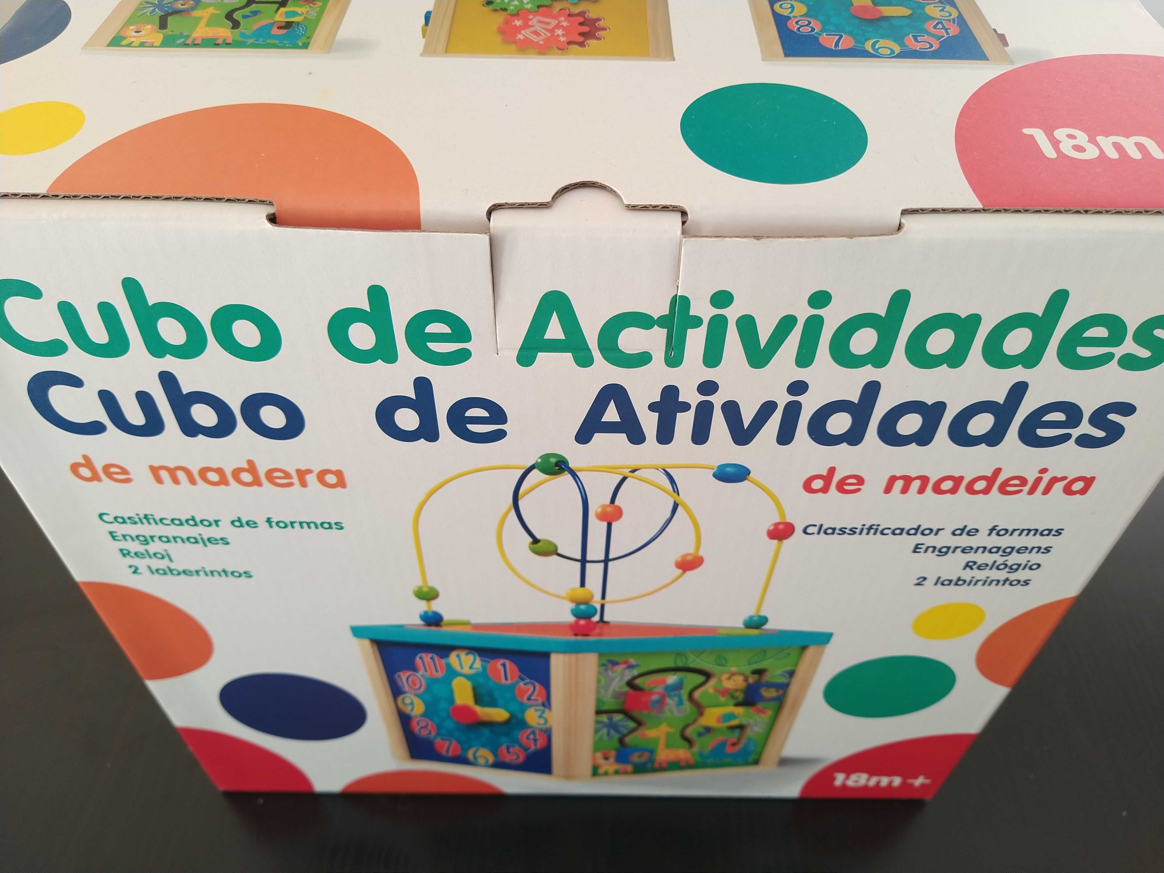 Cubo de Atividades em Madeira