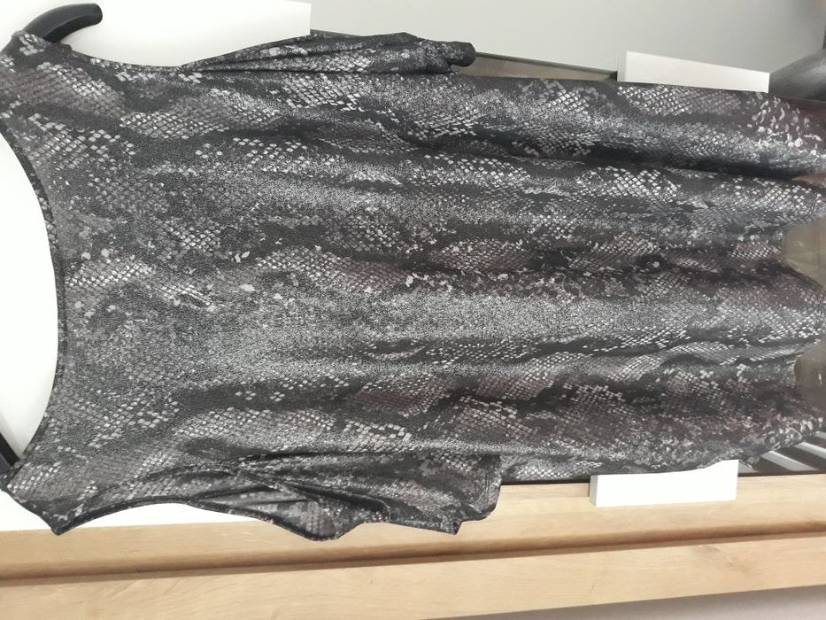 Bluzka tunika połyskująca odkryte ramiona