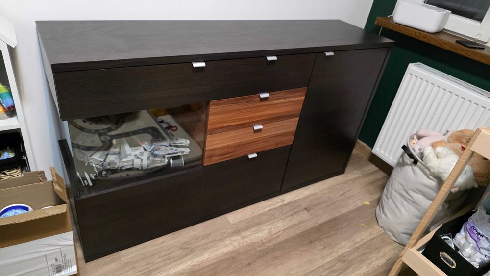 Komoda ze szklaną gablotą 155cm