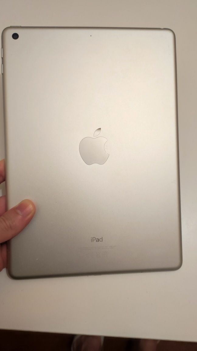 Apple iPad 6th gen