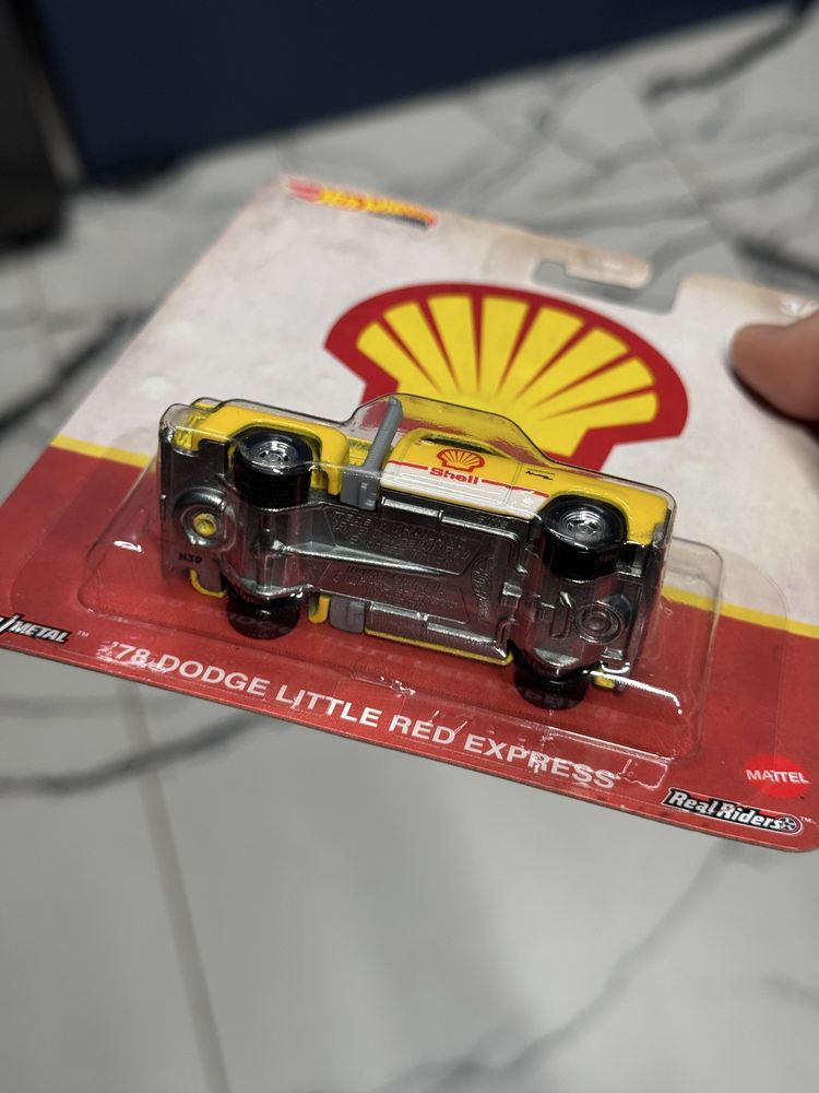 Hot Wheels Premium Shell ’78 Dodge Little Red Express Real Riders Oil