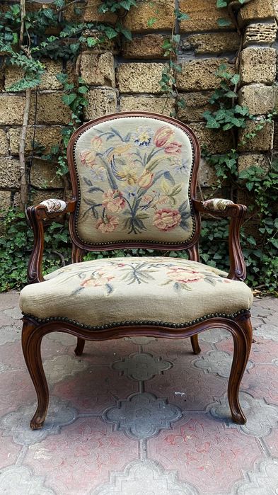 Кресло под реставрацию, Уценка. Резьба, широкая спинка, Франция