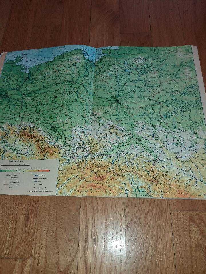 2 atlasy geograficzne - atlas świata 1996 i Polska z 1978