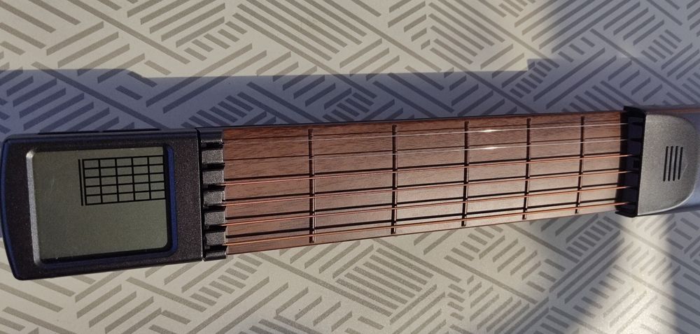 Guitar Chord Trainer / Portatíl Treinador de Acordes de Guitarra