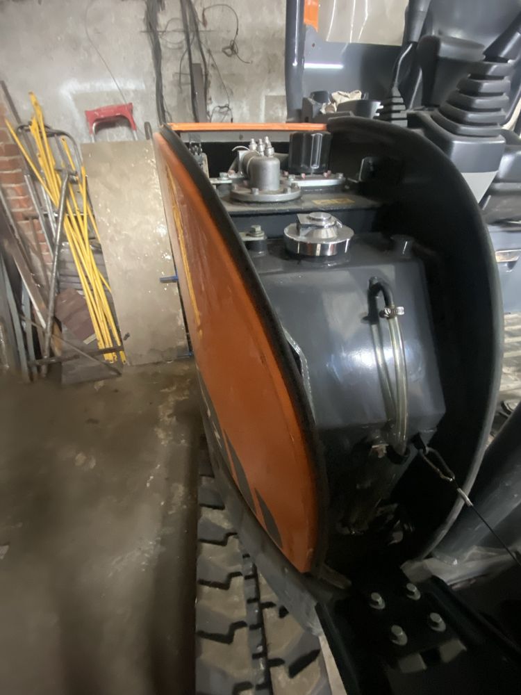 Екскаватор doosan dx 27z