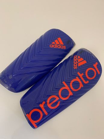 Футбольні щитки Adidas Predator