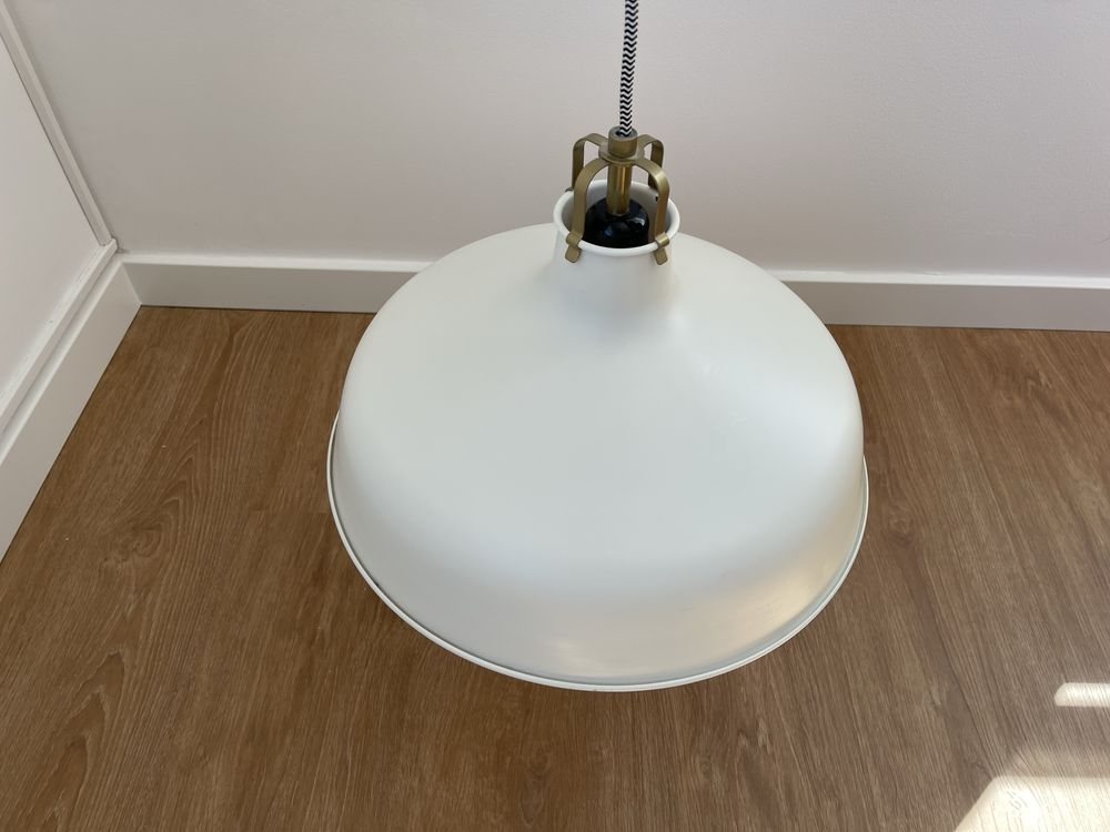 Candeeiro suspenso de teto Ikea com lâmpada