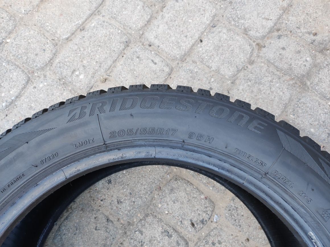 205.55.17 Dwie opony zimowe Bridgestone