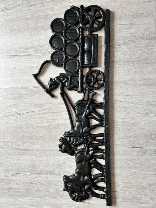 Metaloplastyka – dekoracja ścienna „Wóz z beczkami”