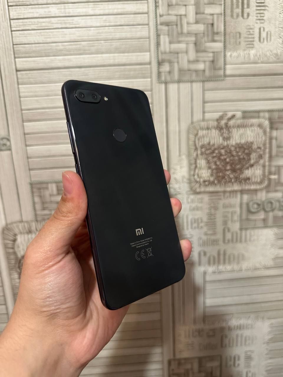 Продам Xiaomi Mi 8 Lite 4/64 в хорошем состоянии
