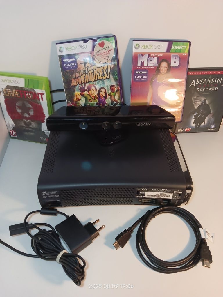 Xbox 360  KINECT  PAD plus 4 gry konsola automat