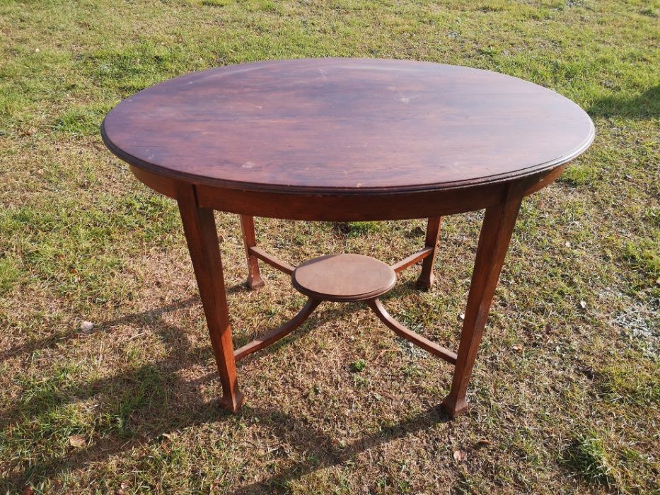 Stary stół (stolik)