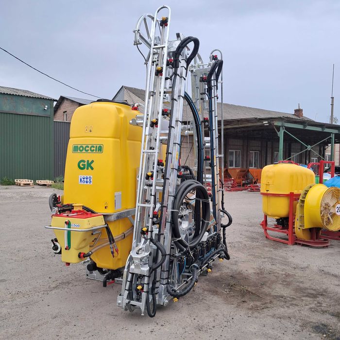 Opryskiwacz zawieszany hydrauliczny polowy Moccia 1000L 16m Włochy