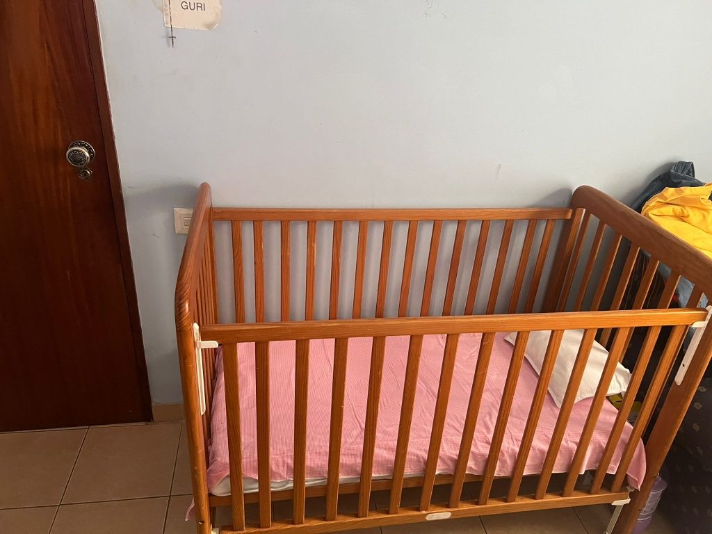 Cama de bebê em muito bom estado como nova