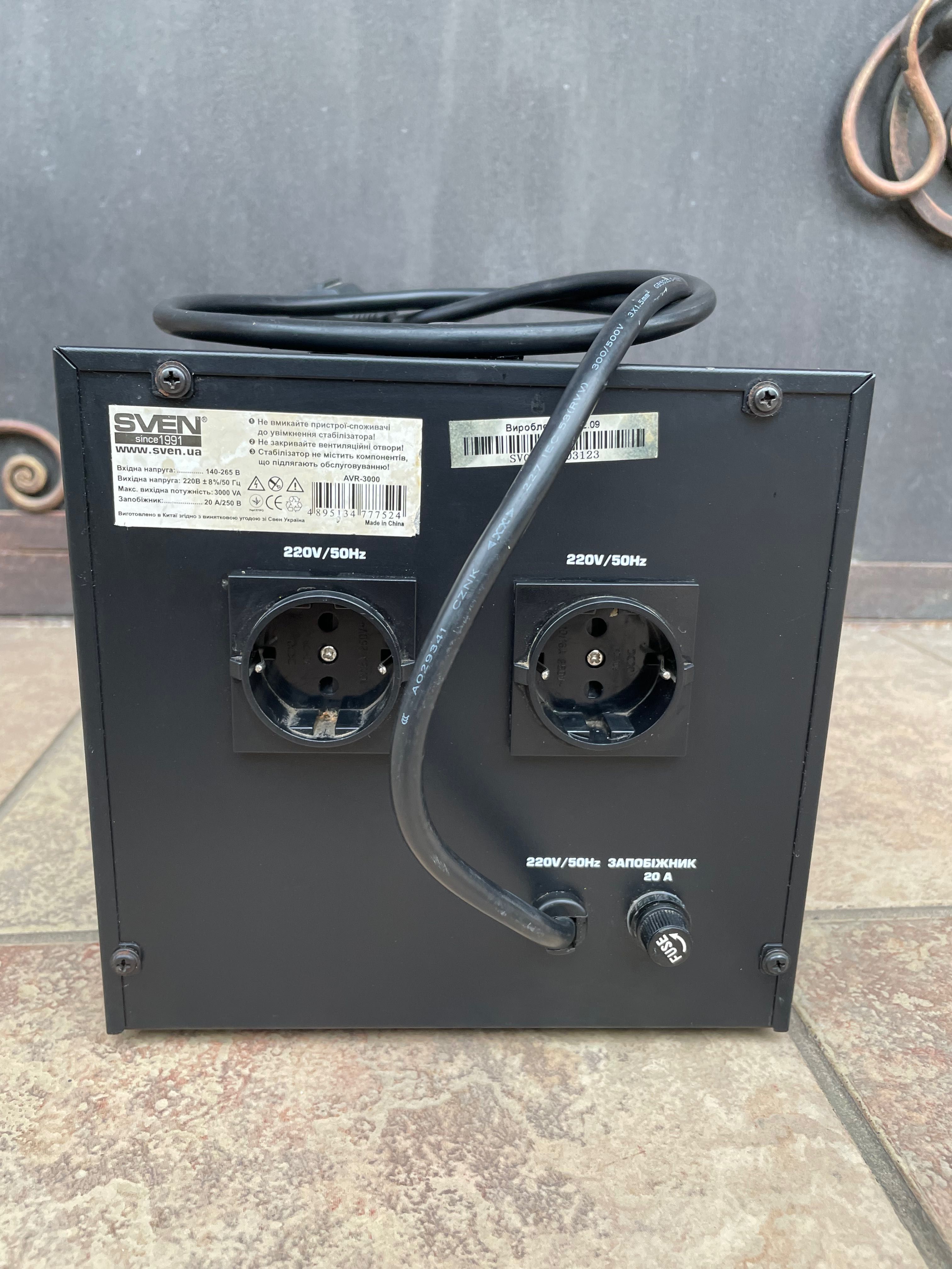Стабилизатор напряжения SVEN AVR-3000