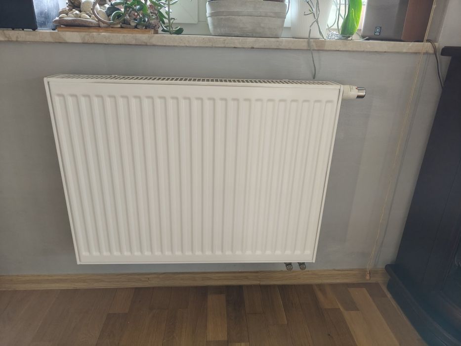 Grzejnik Purmo 120cm z termostatem i uchwytami