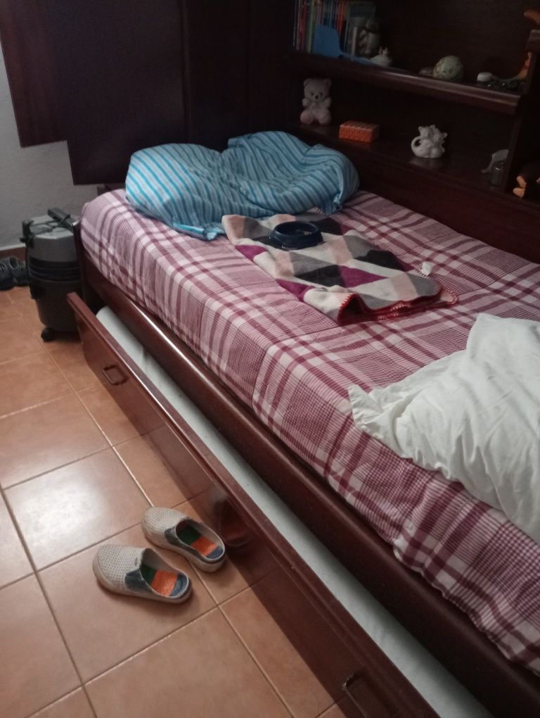 Quarto com cama de gaveta