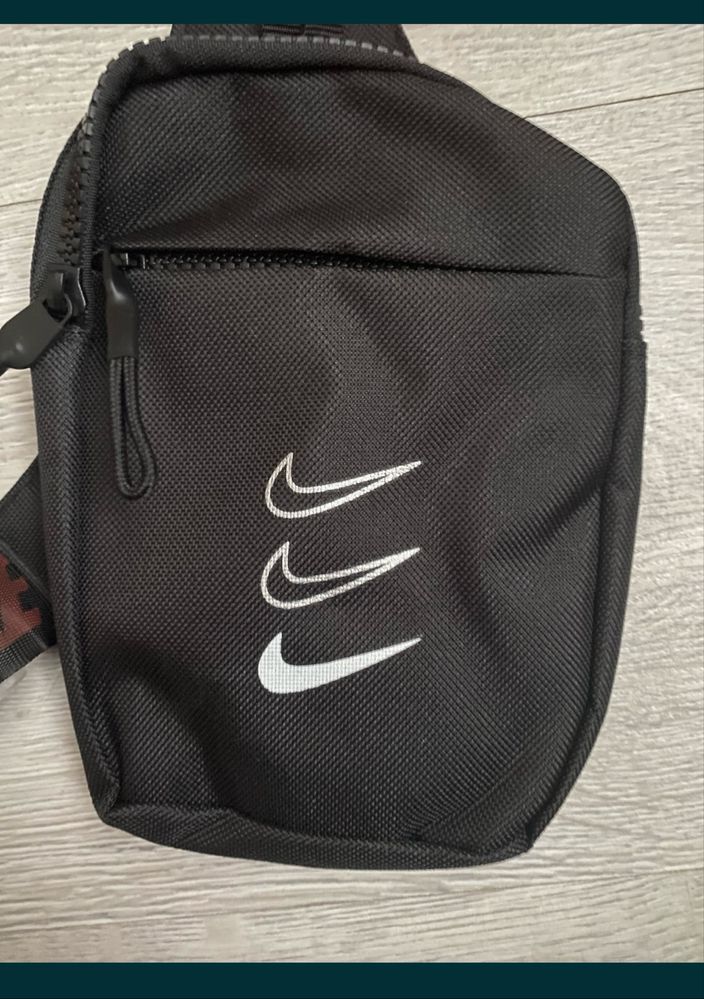 Saszetka nike 101