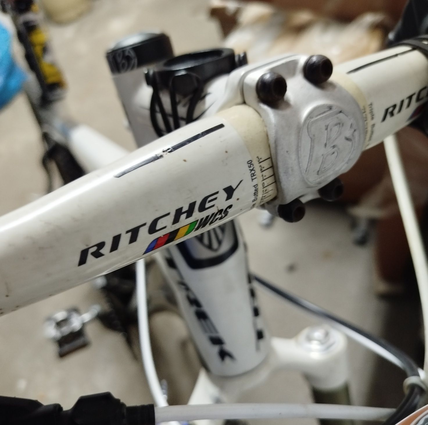 TREK bicicleta BTT equipada