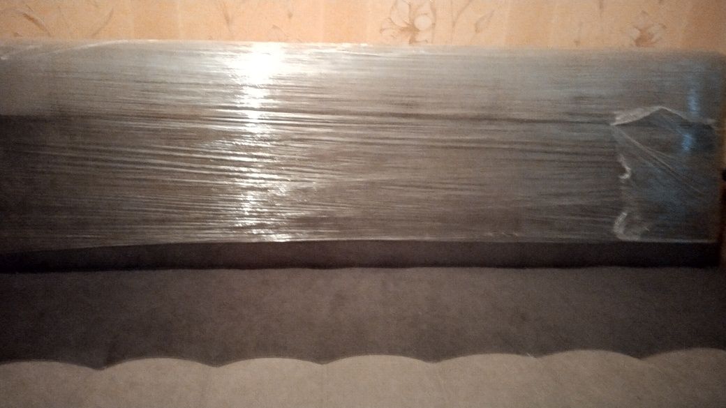 Новый диван в пленке