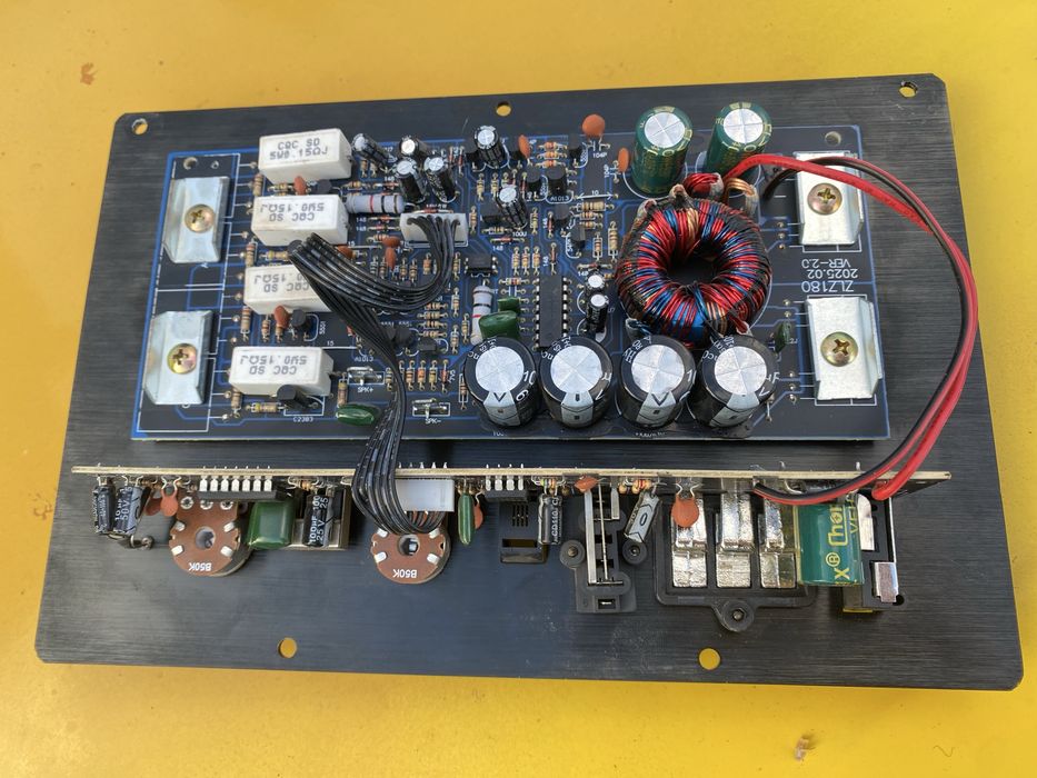 Сабвуфер Voice PX-10 в корпусі