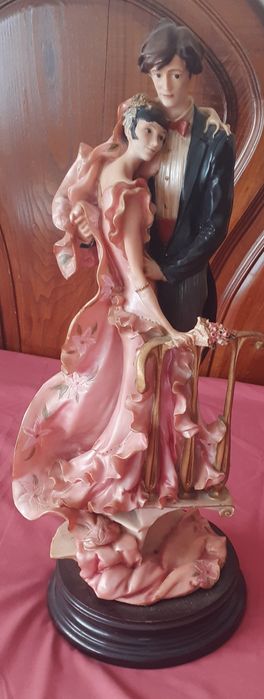 Estatueta de noivos em marfinite