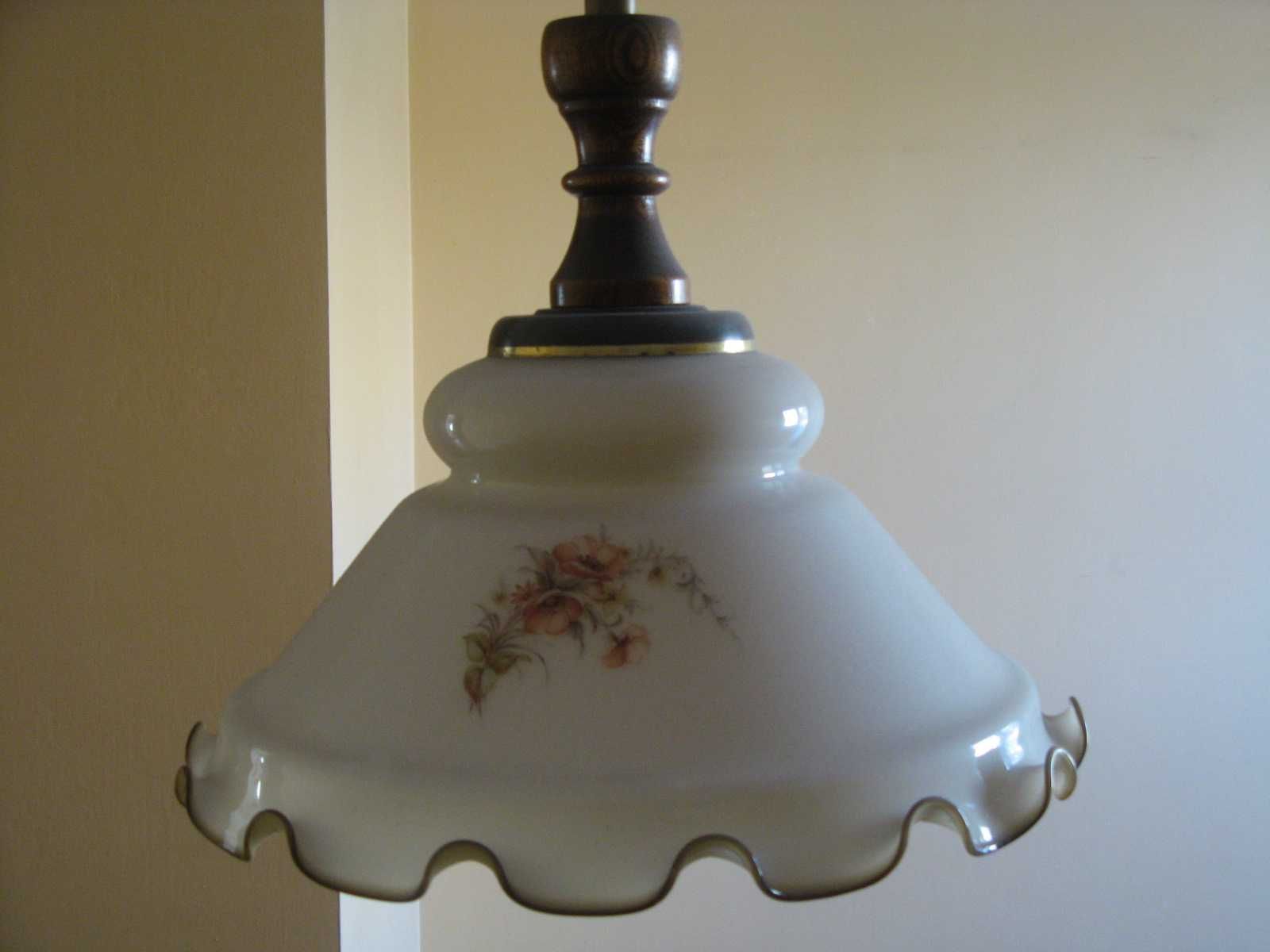 Lampa wisząca pokojowa z kloszem szklanym malowananym.