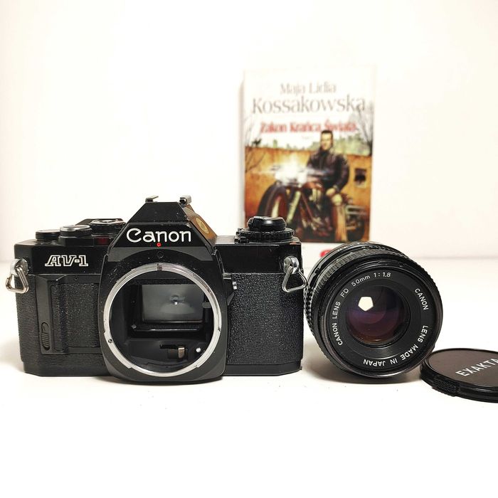 Czarna piękność Lustrzanka analogowa CANON AV-1 canon lens 50mm 1:1,8