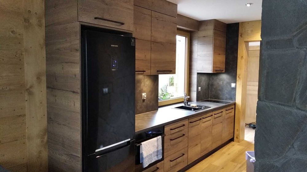 Montaż, skręcanie, naprawa i przeróbki mebli z paczek i innych.