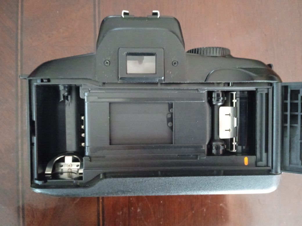 Aparat Canon EOS 700 analogowy