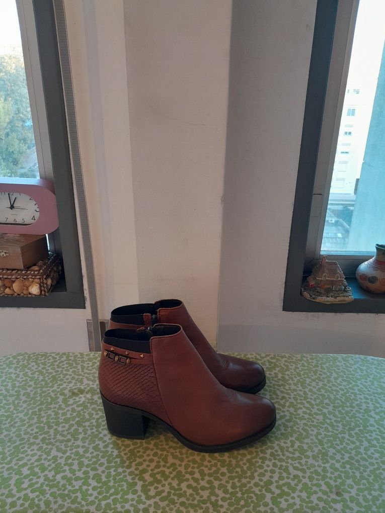Vendo Botas de Senhora SEASIDE muito bonitas como novas