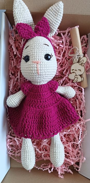 Ręcznie robiona maskotka króliczka w sukience – 30 cm