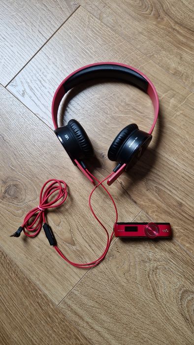 Sony Walkman NWZ-B172F + słuchawki Sol Republic V8 (czerwone)