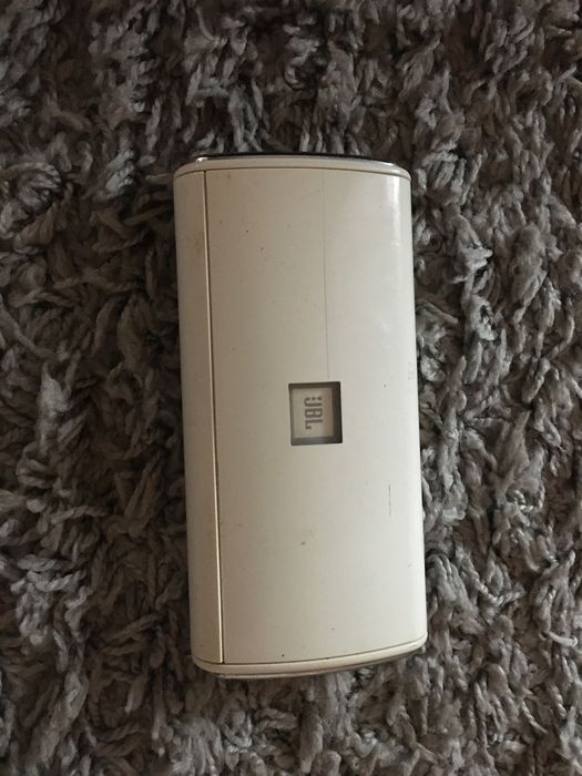 Продам портативну колонку JBL
