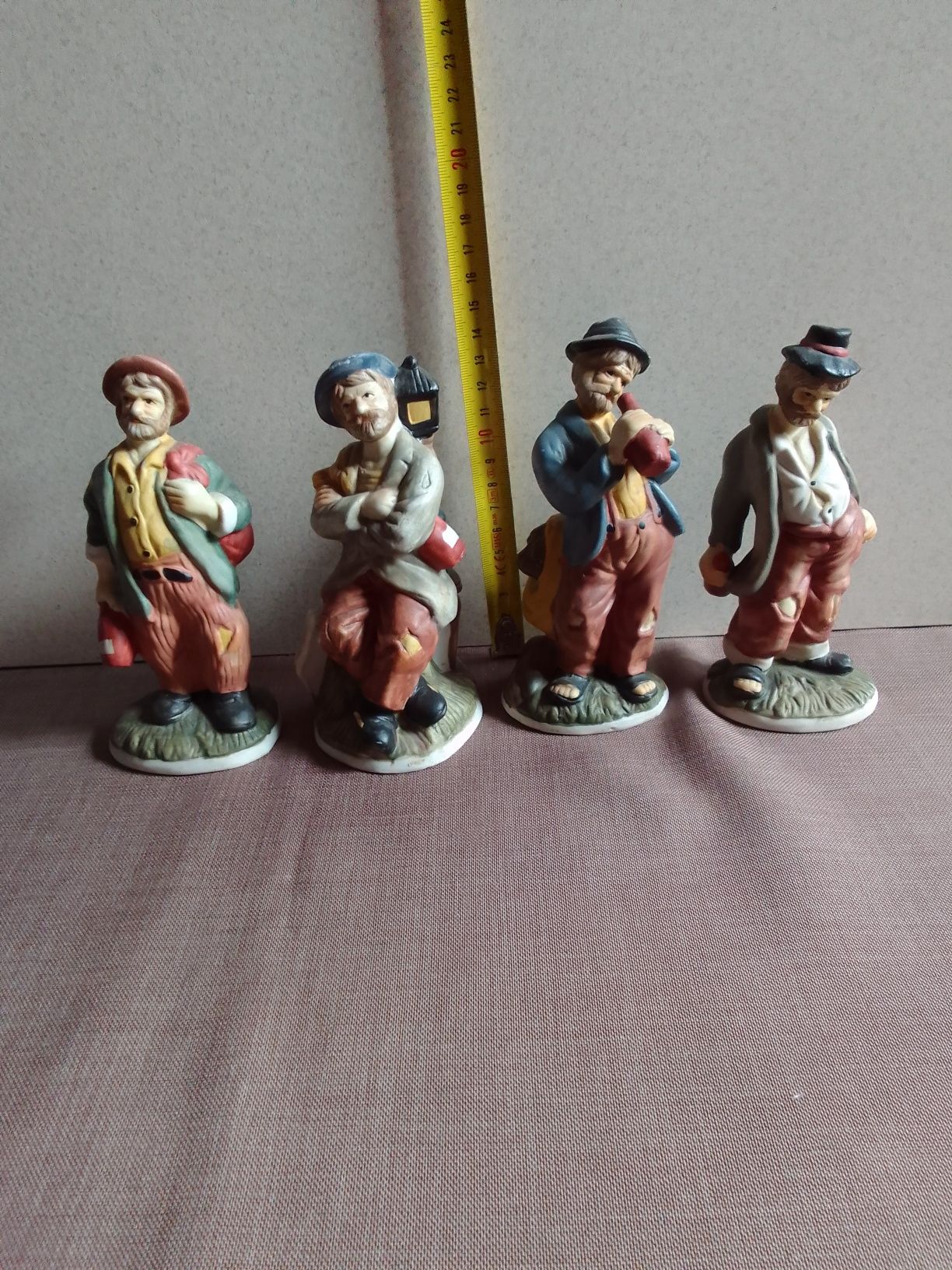 Zestaw 4 figurek glinianych szkliwionych