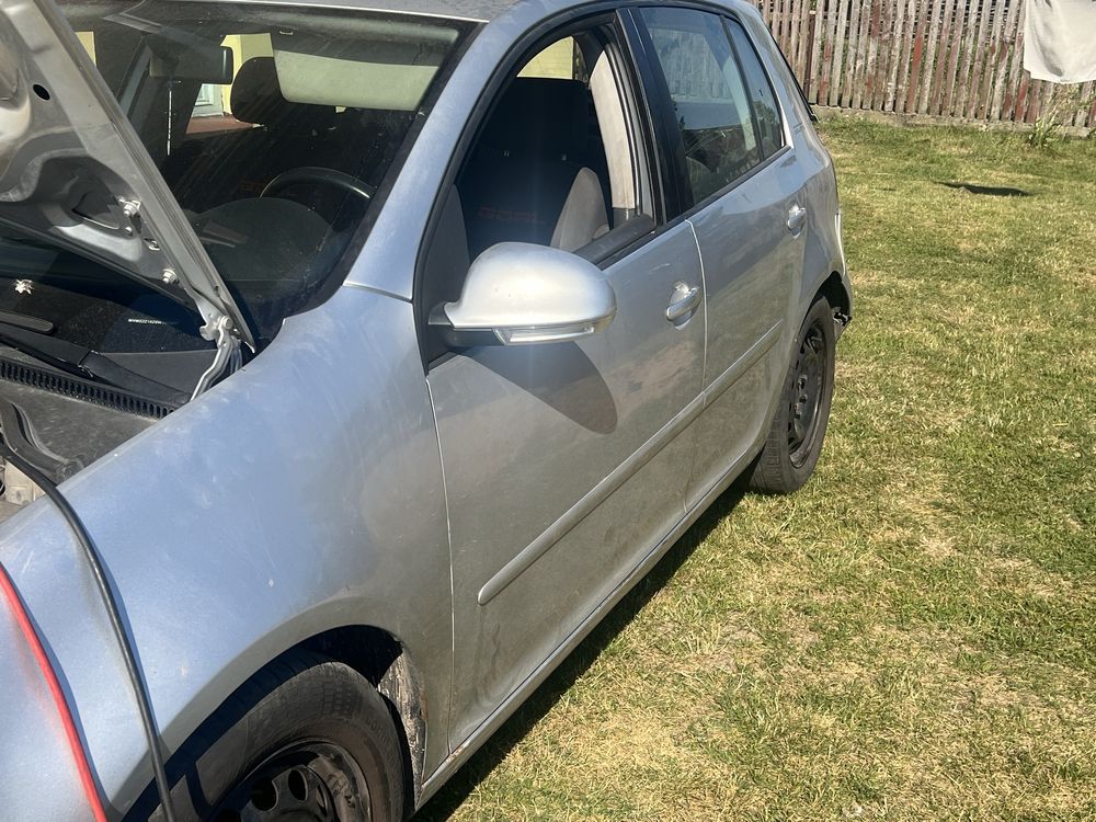 Golf V 1.4 mpi na czesci silnik drzwi skrzynia kola magiel sanki