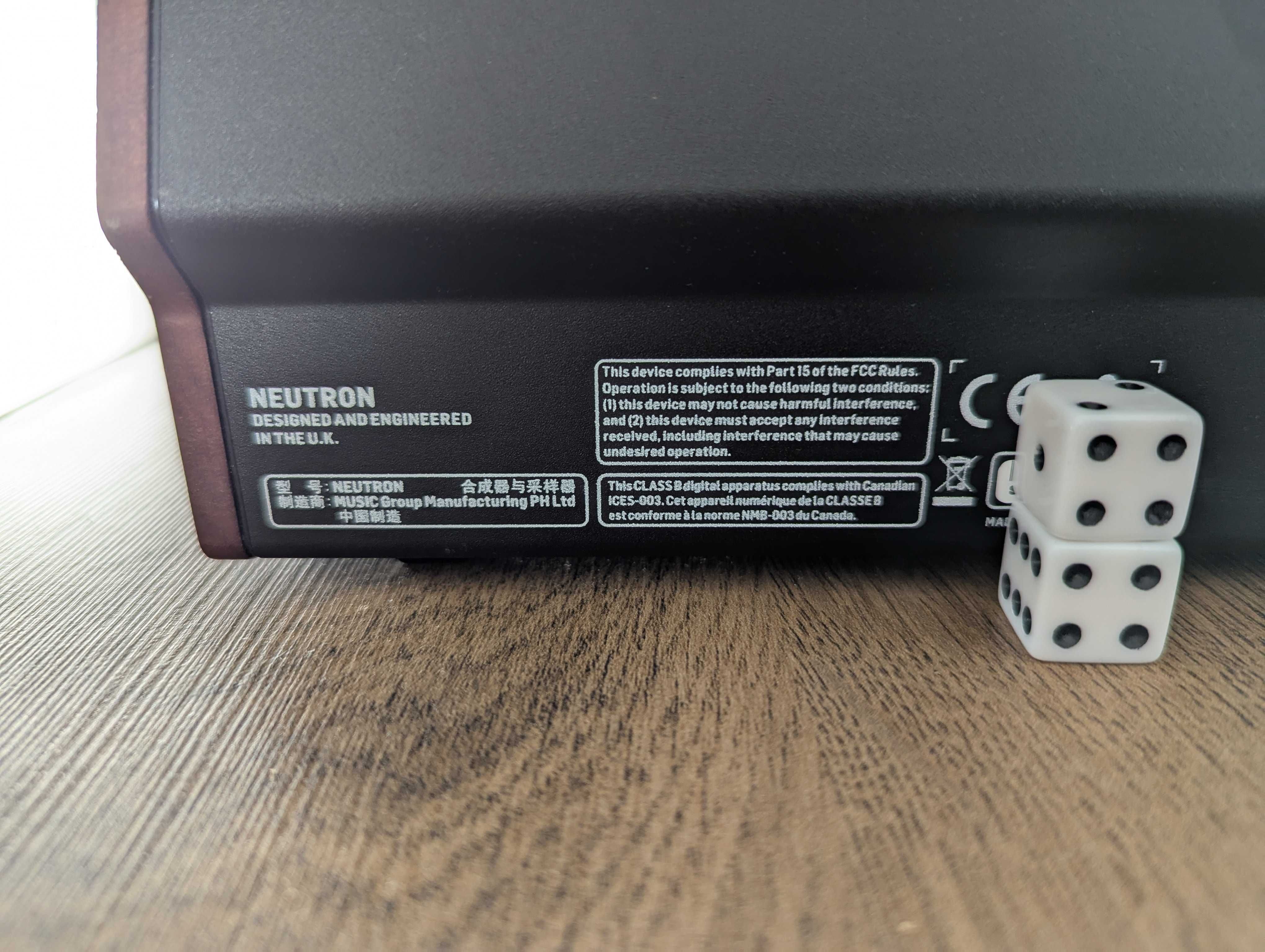 Behringer Neutron - Półmodularny syntezator analogowy