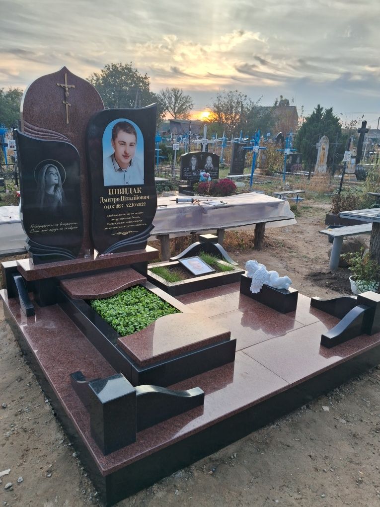 Пам'ятники в Броварах власне виробництво