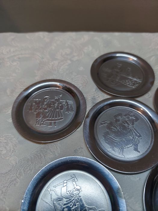 ZESTAW KOLEKCJONERSKI, 6 Metalowych Podstawek z Folklorem