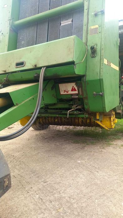 Prasa John Deere 550