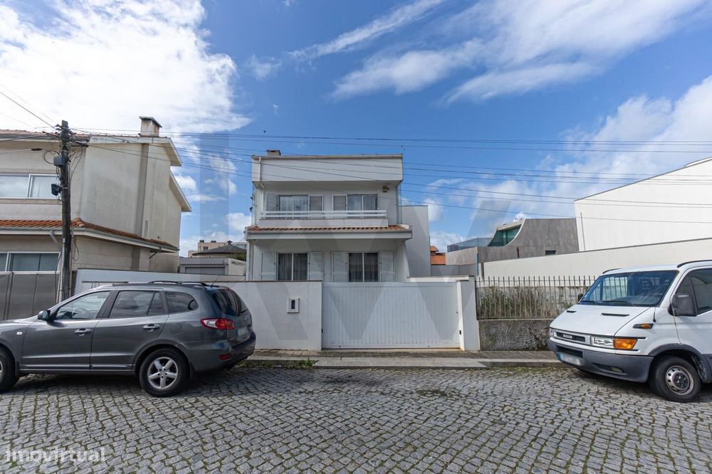 Moradia T3+1 na 2ª Linha de Mar - Praia de Lavra - Matosinhos