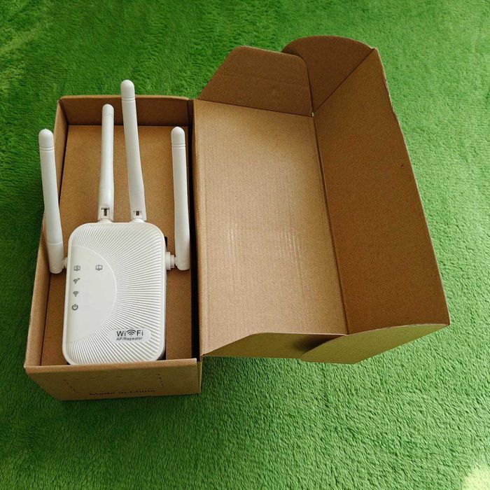 Повторитель сигнала Репитер Repeater Усилитель WI-FI сигнала Белый.
