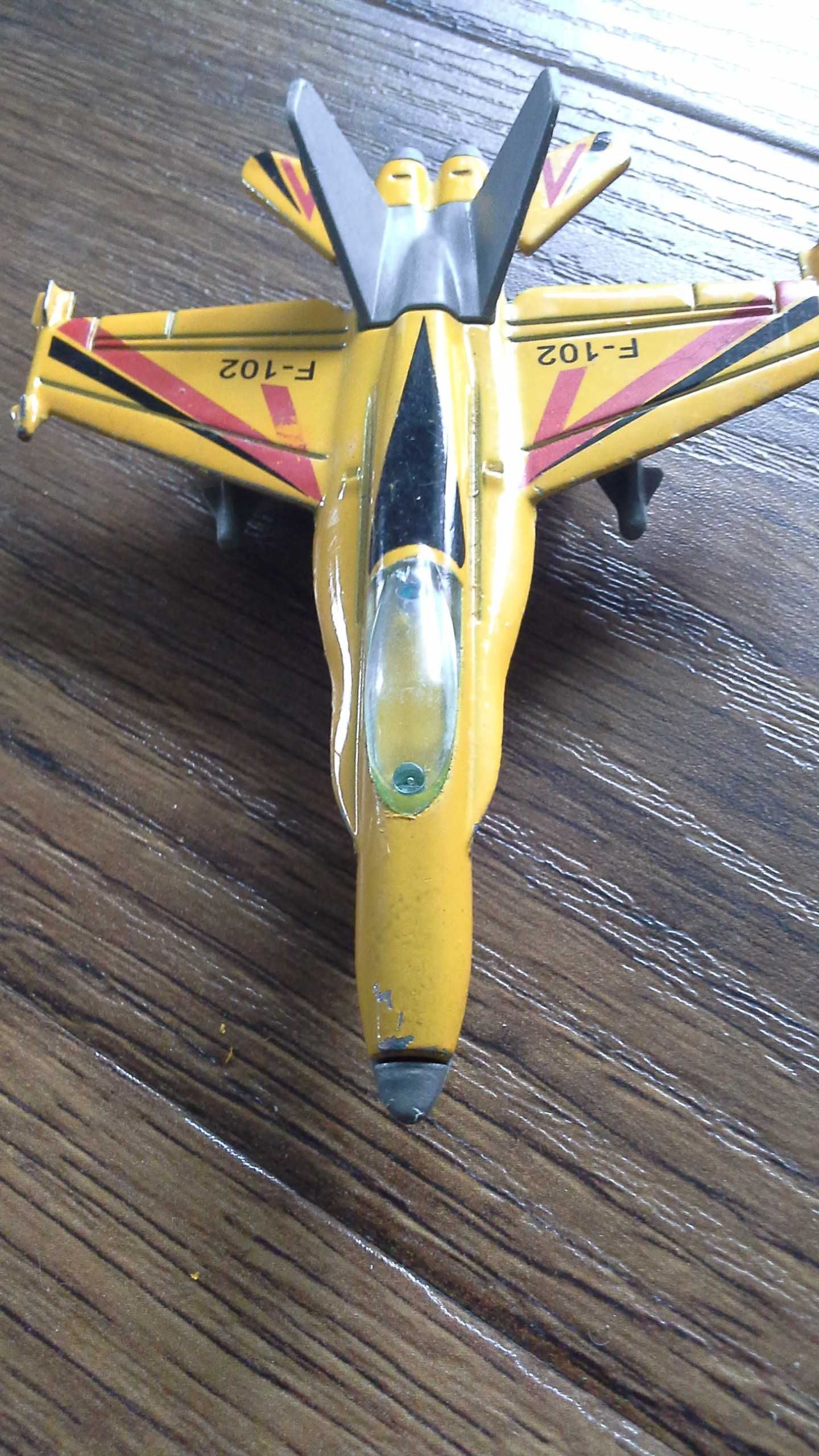 Samolot F-102 resorówka samoloty modelarstwo