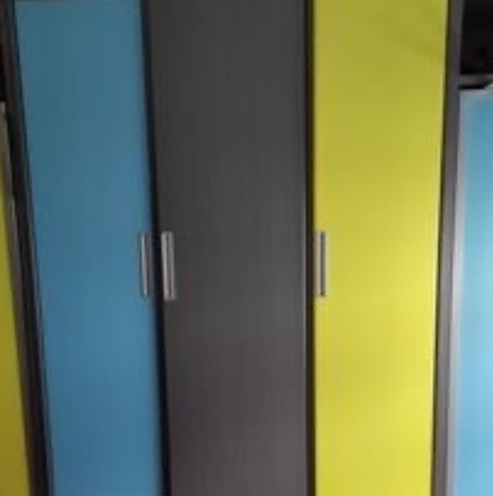 Quarto de crianças/adolescentes 2 camas e roupeiro