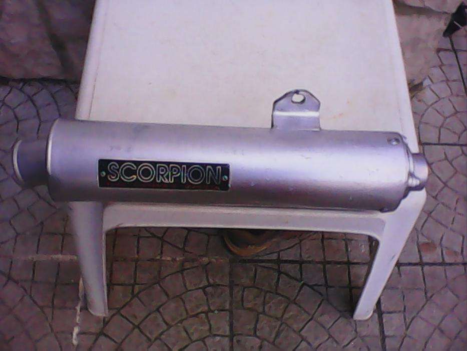 Varios escapes de rendimento para moto em carbono e aluminio