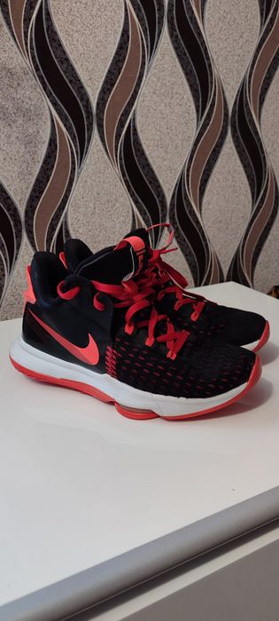 Оригінальні баскетболні кросівки Nike